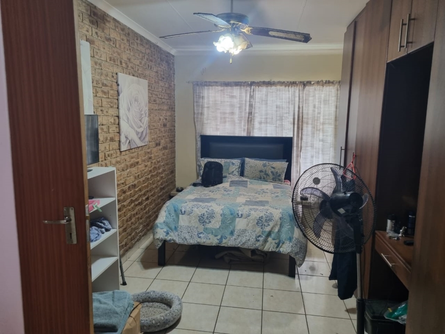 To Let 1 Bedroom Property for Rent in La Hoff North West